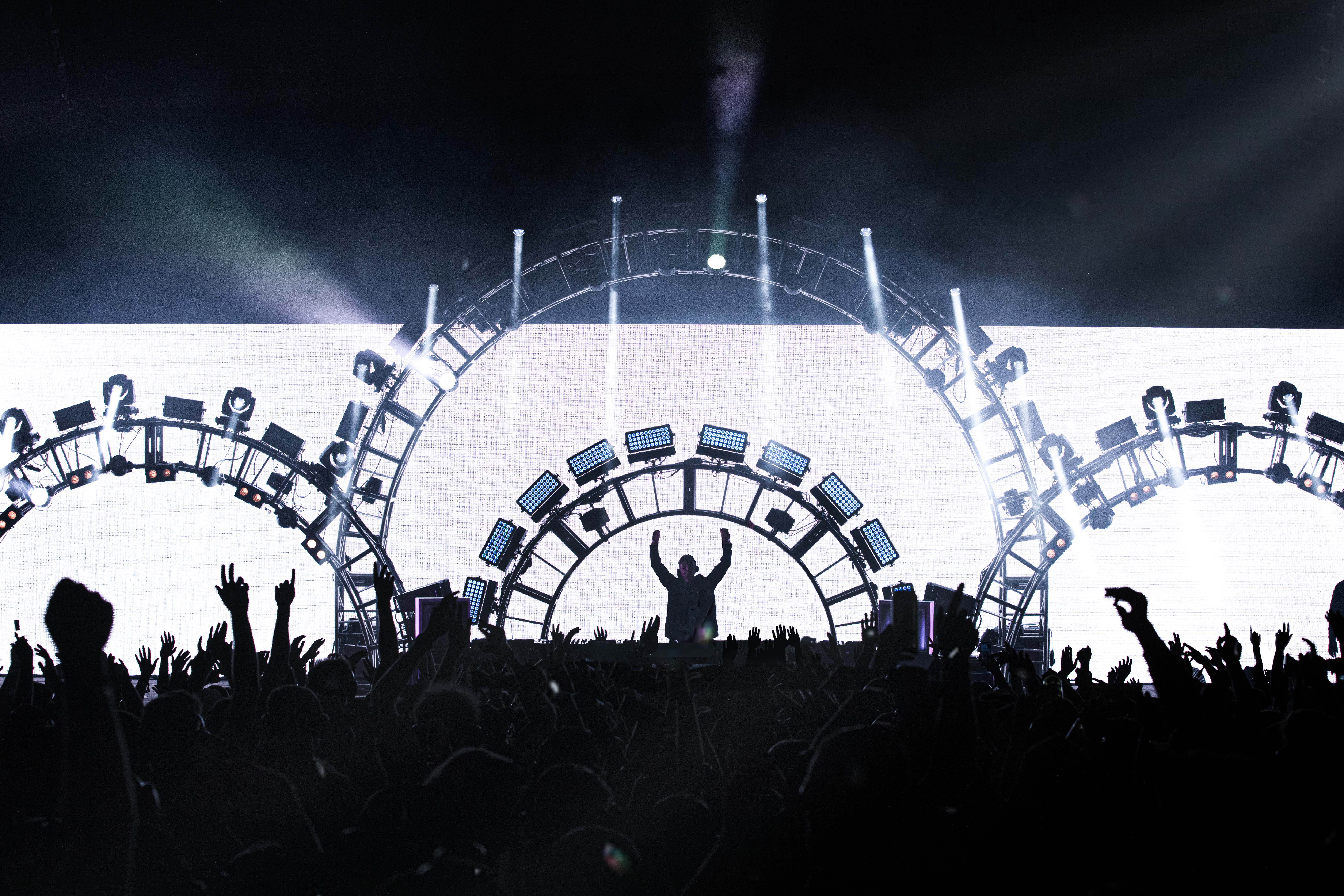 Magnificence Live